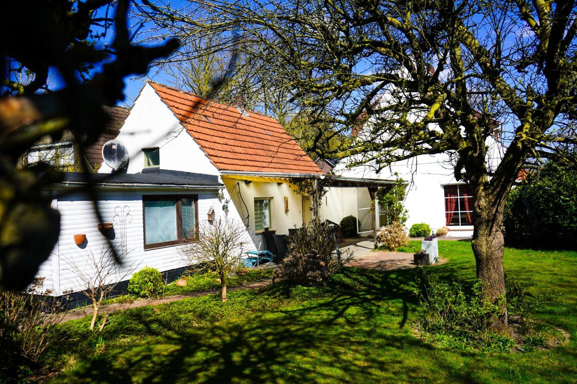 Gemuetliches Haus Mit Grossem Traumhaften Garten Bremen Bagian luar foto